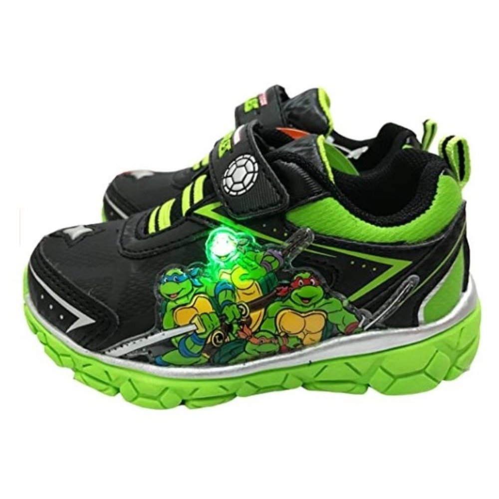 TMNTA16R079A2 Kids Light-Up Athletic Sneakers